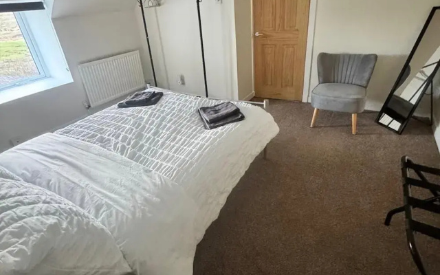 Croft House - Sleeps 4 & Beautiful Mountain View