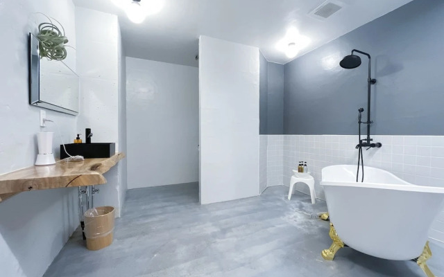 Lestel Naha - Hostel