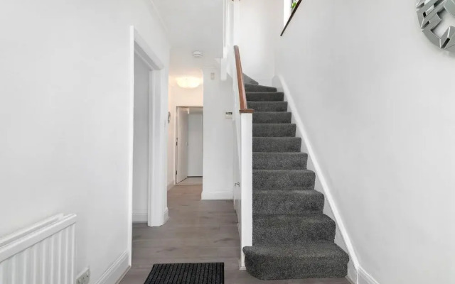 Spacious 4-bedroom Family Home Near Wembley