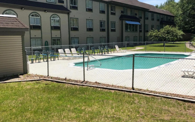 White Lake Inn And Suites
