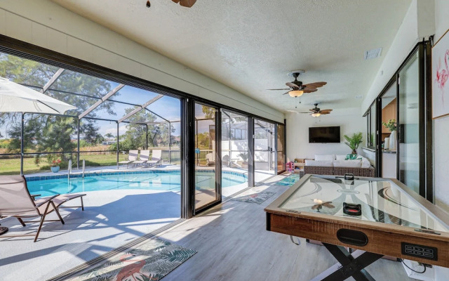 Apollo Beach Oasis: Lanai + Heated Pool!