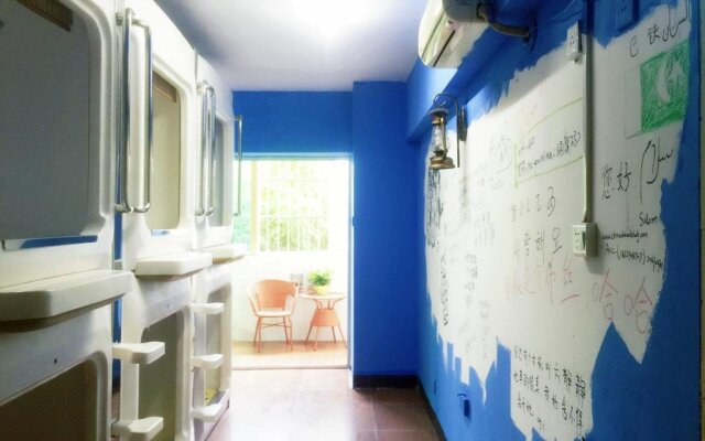 Xizi International Youth Hostel (Chaoyang Plaza Xiguan Night Market)