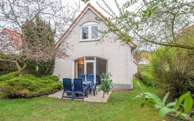 Comfortable Villa with Combi-Microwave in Green Surroundings