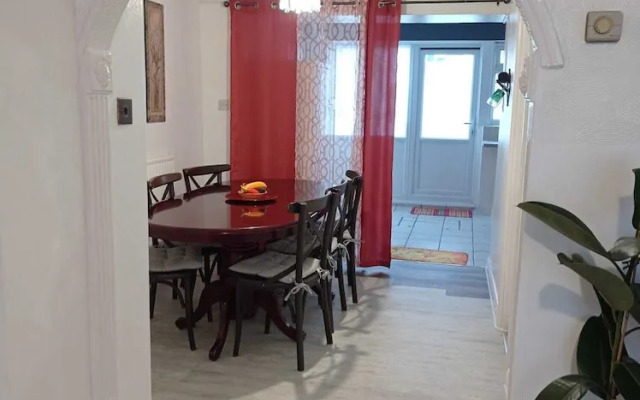 Shepherds Spacious House 4-beds