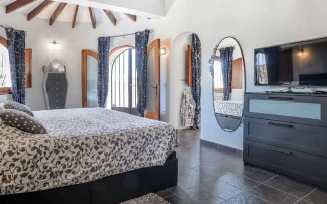 Villa - 3 Bedrooms with Pool and WiFi - 106411