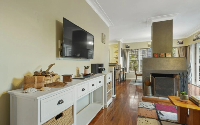 Kohi Family Home- Netflix & Gardens View