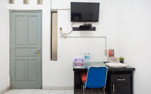 RedDoorz Syariah near Grand Galaxy Park