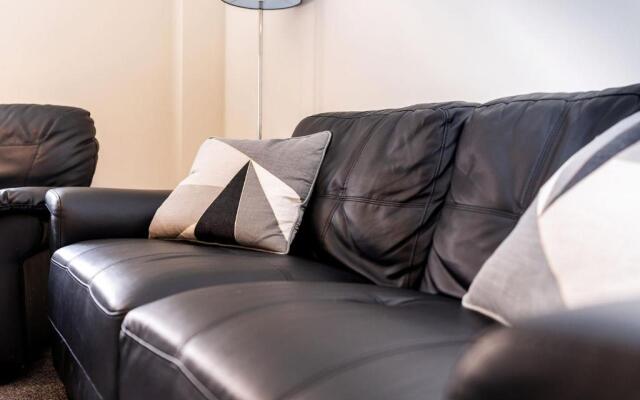 Cosy Apartment & Central Location & Contractors & DSA