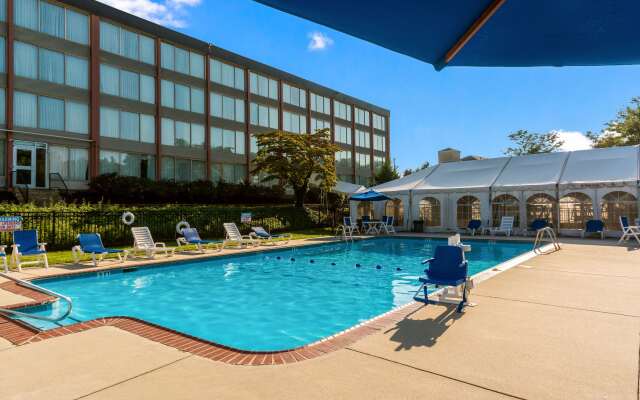 Chester Hotel & Conference Center