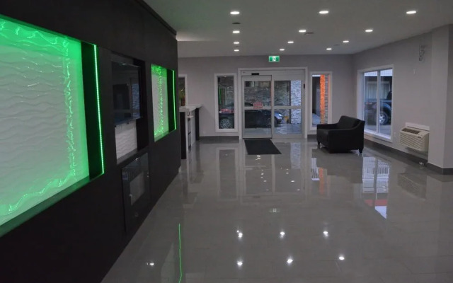 Econo Lodge Inn & Suites