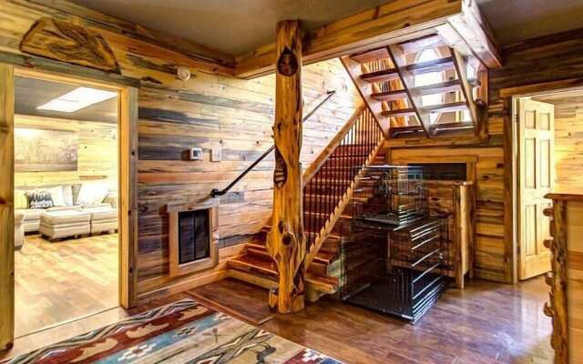 Rustic Hideaway 4 Bedroom Cabin by RedAwning
