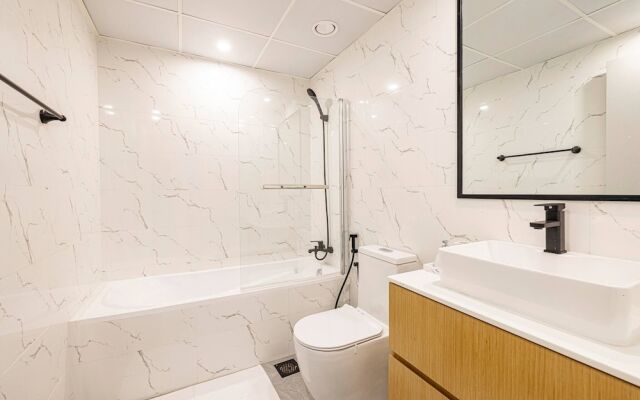 New Fully Upgraded - Central Located - Fits 6