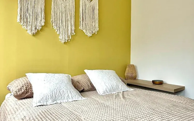 Spacious duplex in the center