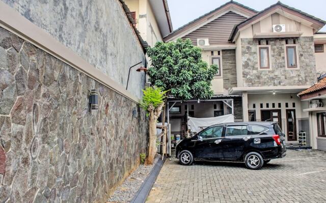 OYO Life 92509 Maulana Guest House Simpur