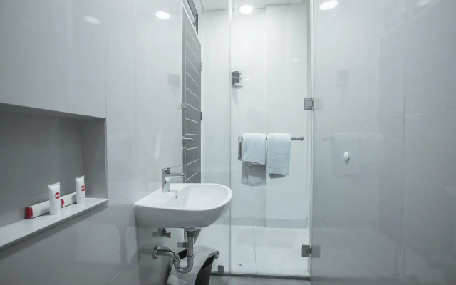 Super OYO 1487 Residence Khoe