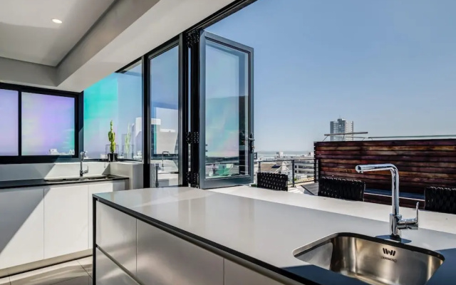 Cape Town Penthouse w Lovely Views Quendon Penthouse