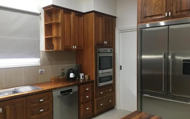 Noah's Stanley Luxury Bed and Breakfast