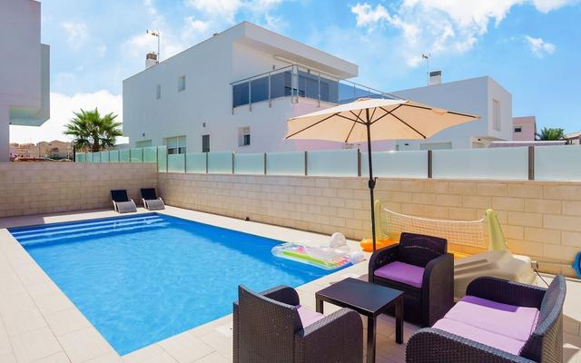 Splendid Villa in Gran Alacant with Private Swimming Pool