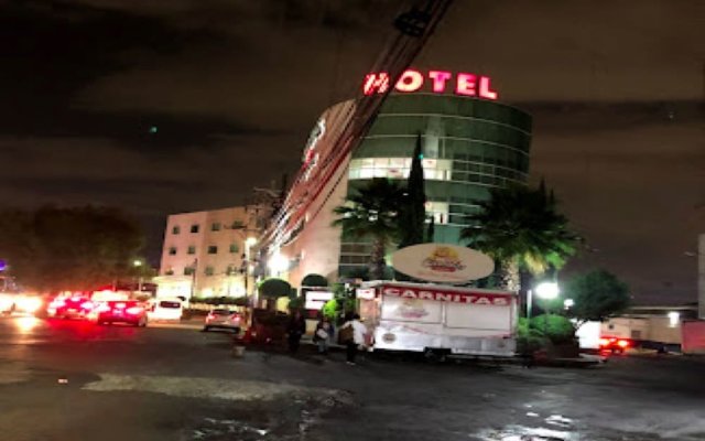 Hm Hotel Y Suites Plaza