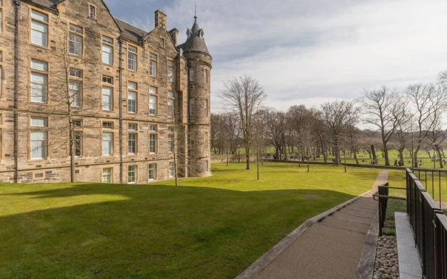 Fantastic 1-bed on the iconic quatermile