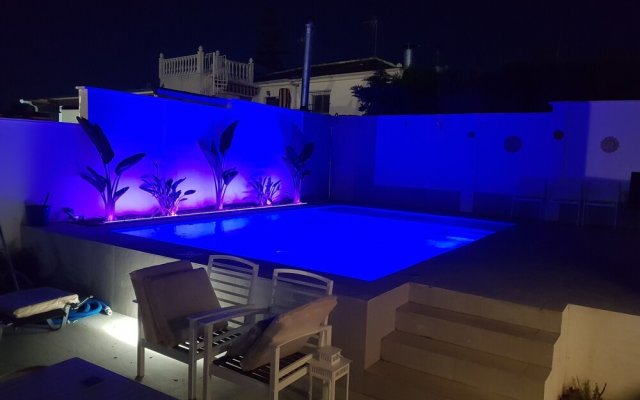 Lovely bungalow for four close to beach and city in Torrevieja