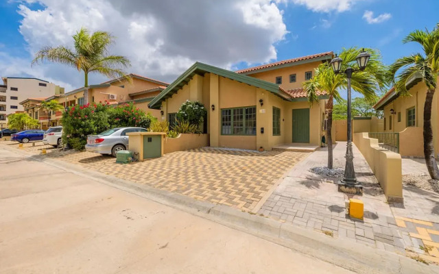 3BR Town Home in Gated Community Palm Beach