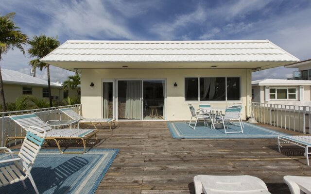 Sunny Shores Inn & Suites