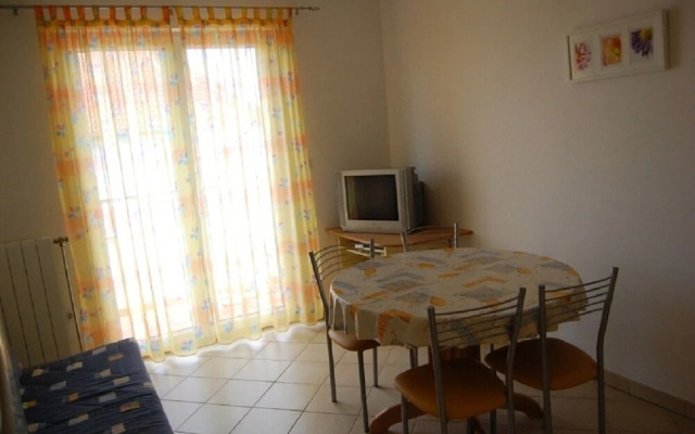 Marti - Free Parking and Grill - A3 - Sunce