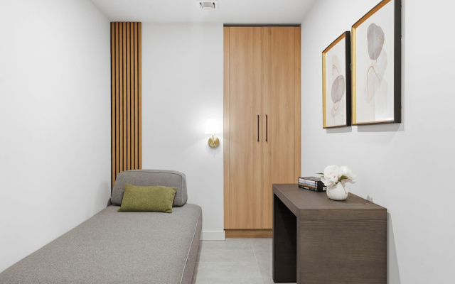 Modern 2BR + Den in Downtown Miami