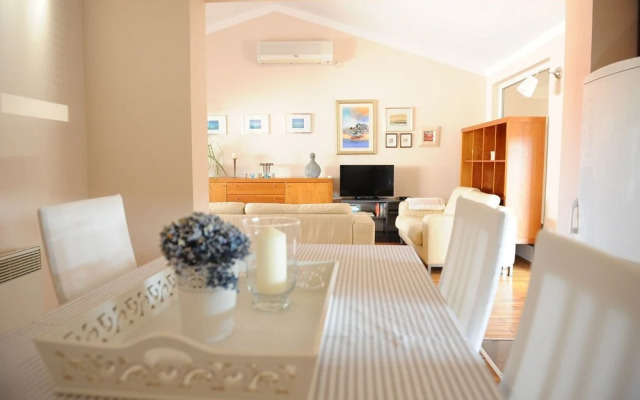 Mirjana - Nearby the sea - A-zoe