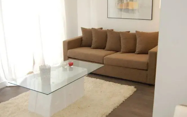 Wallis Apartments