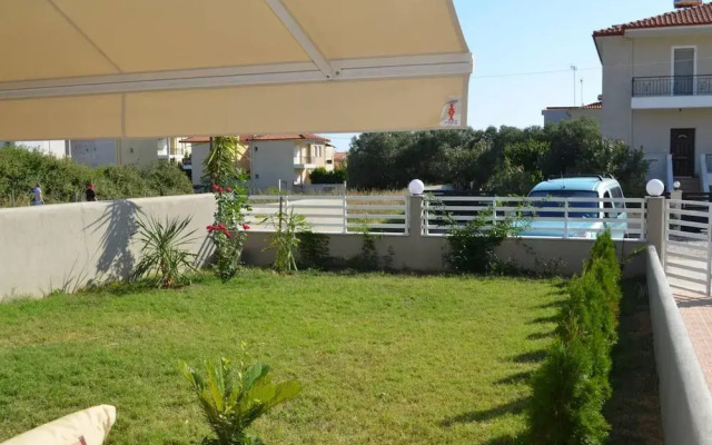 Inviting 2-bed Apartment in Nikiti, Greece