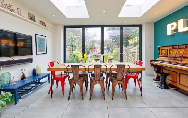 4 Bedroom House, Barnes