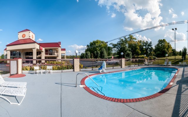 Red Roof Inn & Suites Clinton