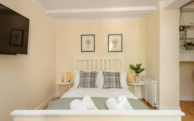 Cosy Dean Village Studio