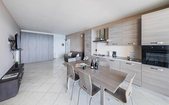 Residenza Miralago With Pool - Two-bedroom With Terrace