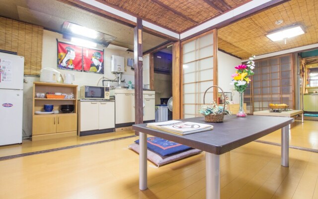 Gojo Paradiso homes restaurant and bar - Hostel