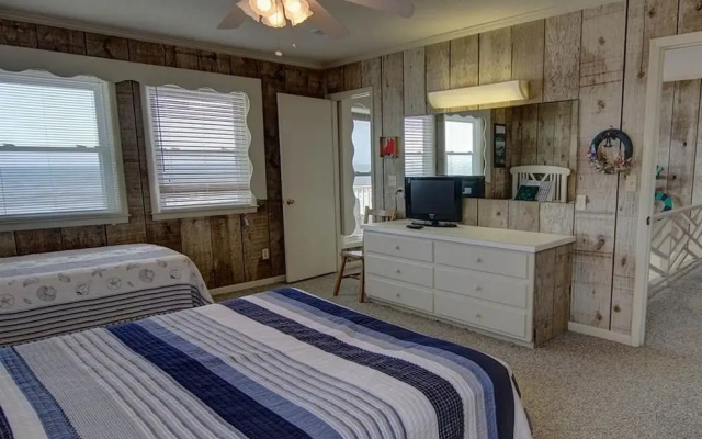 Carolina Moon 4 Bedroom Home by RedAwning
