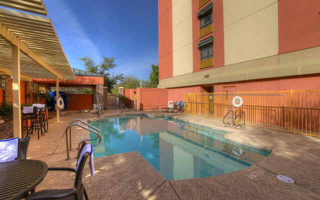 Holiday Inn Express & Suites Tempe by IHG