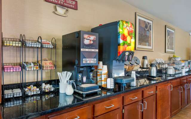 Comfort Inn & Suites Cincinnati Eastgate