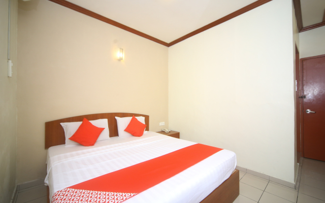 OYO 1027 Hotel London