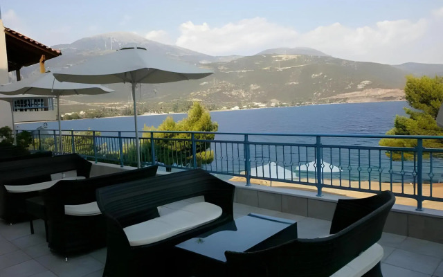 Trizonia Bay Hotel
