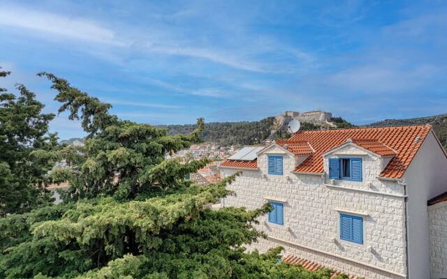 Villa Capitis in the Centre with deluxe pool