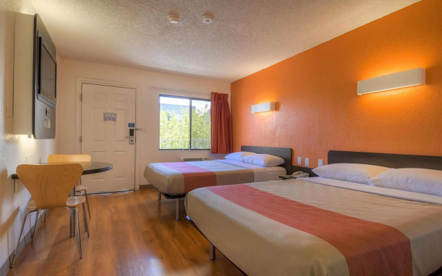 Motel 6 Las Vegas, NV – I-15 Stadium