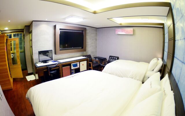 Sugar Hotel