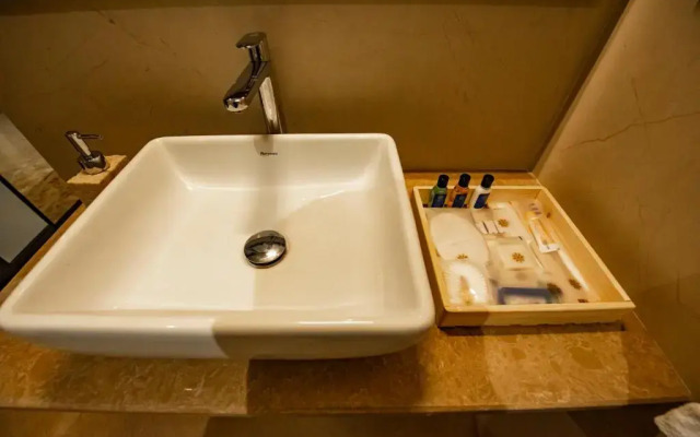 The Royal Palace Hotel 400703