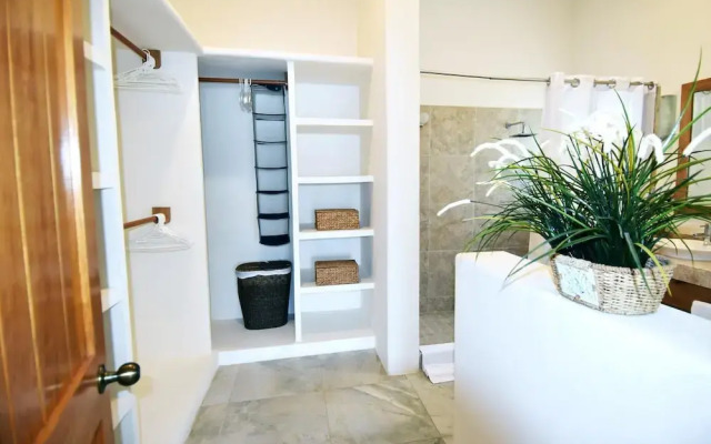 Villas Carey Condo