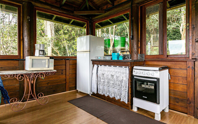 Casa em condomínio em meio à natureza CLN006