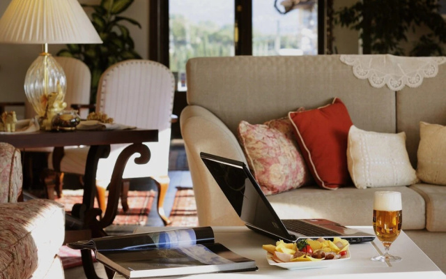 Jennifer Home Hotel - Guest House