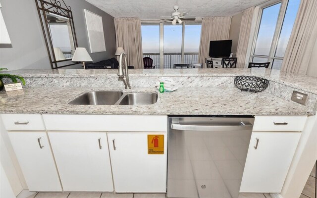 Pelican Beach 1811 1 Bedroom Condo by RedAwning